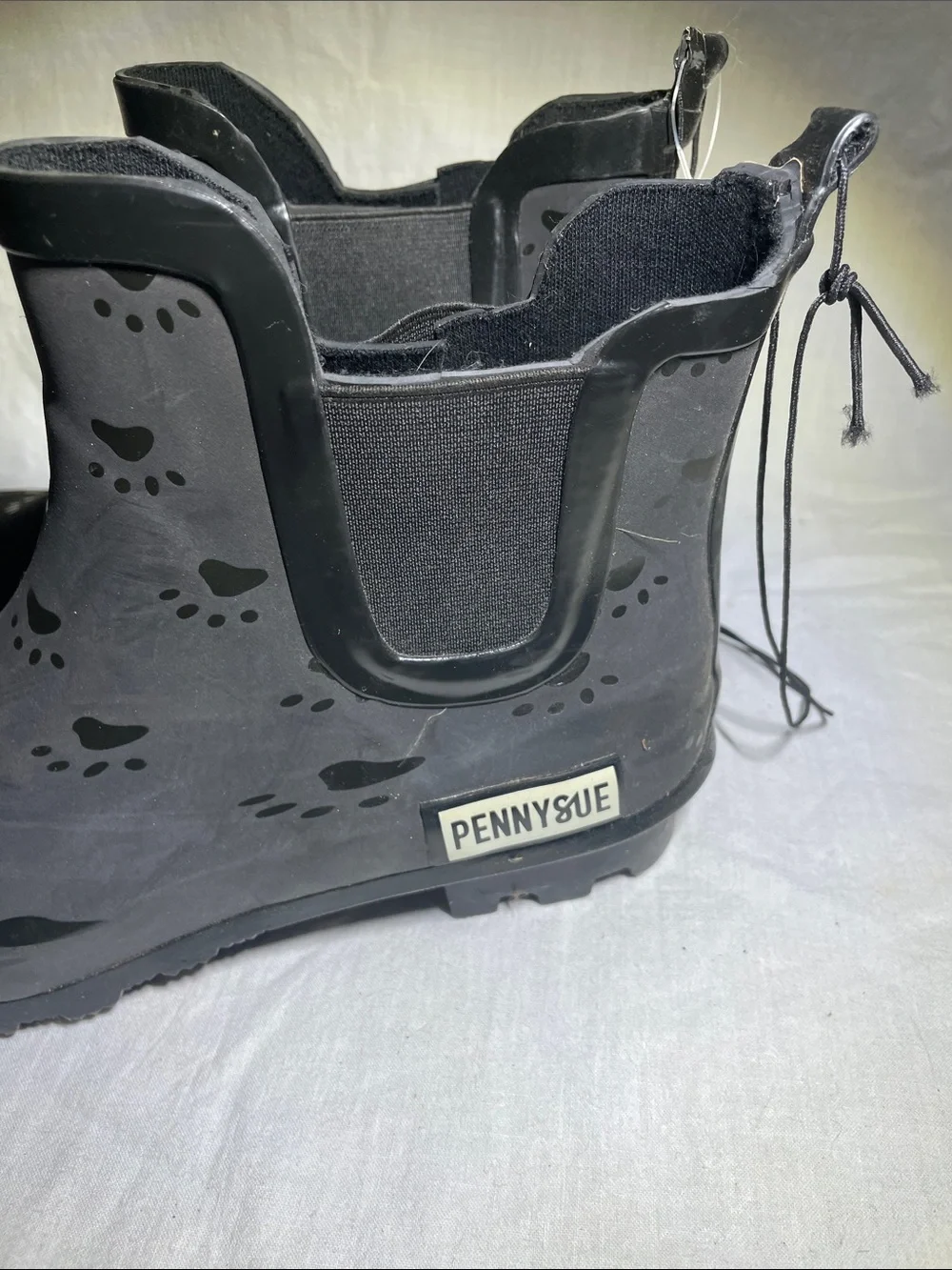 NEW PENNYSUE Women’s Chelsea Ankle Rain Boots Paw Print Gray/Black Size 6.5 / 7